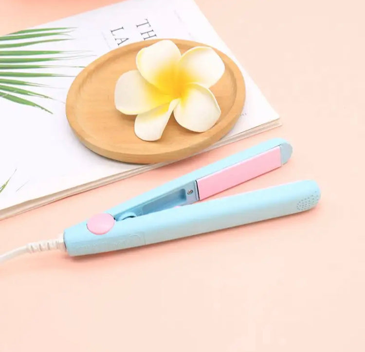 Mini Electric Hair Straightener, Small Power Plug Curling Hair Straightener, Portable Hair Curling Iron Machine Mini Electric Hair Straightener, Small Power Plug Curling Hair Straightener, Portable Hair Curling Iron Machine